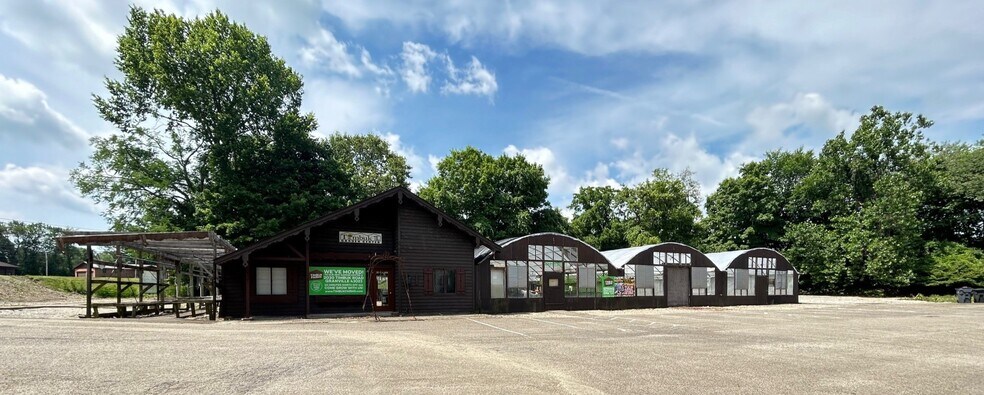 Primary Photo Of 1810 Columbus Rd, Granville Garden Center For Lease