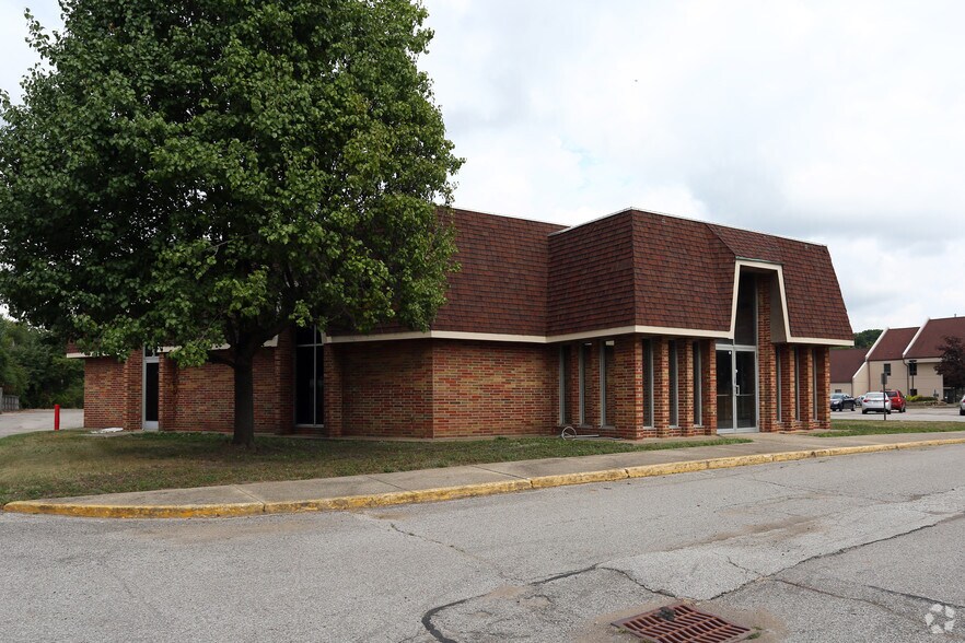 Primary Photo Of 1935 State Route 59, Kent Restaurant For Lease