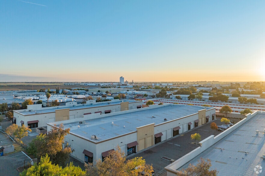 More Photos Of 460 W Larch Rd, Tracy Warehouse For Sale