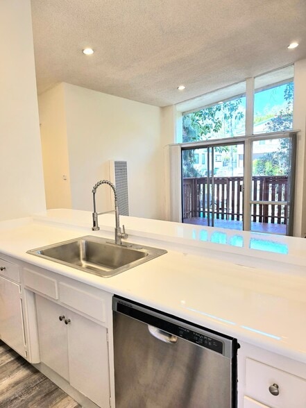 More Photos Of 4208 Russell Ave, Los Angeles Apartments For Sale