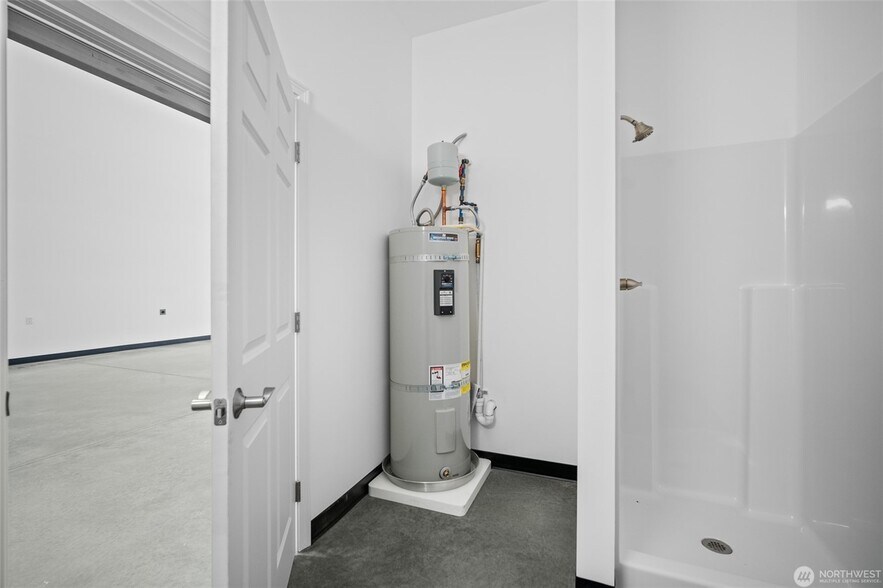 More Photos Of 1972 Baltic Way, Ferndale Light Distribution For Sale