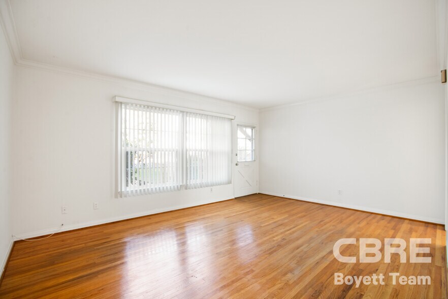 More Photos Of 6504 Woodley Ave, Van Nuys Apartments For Sale