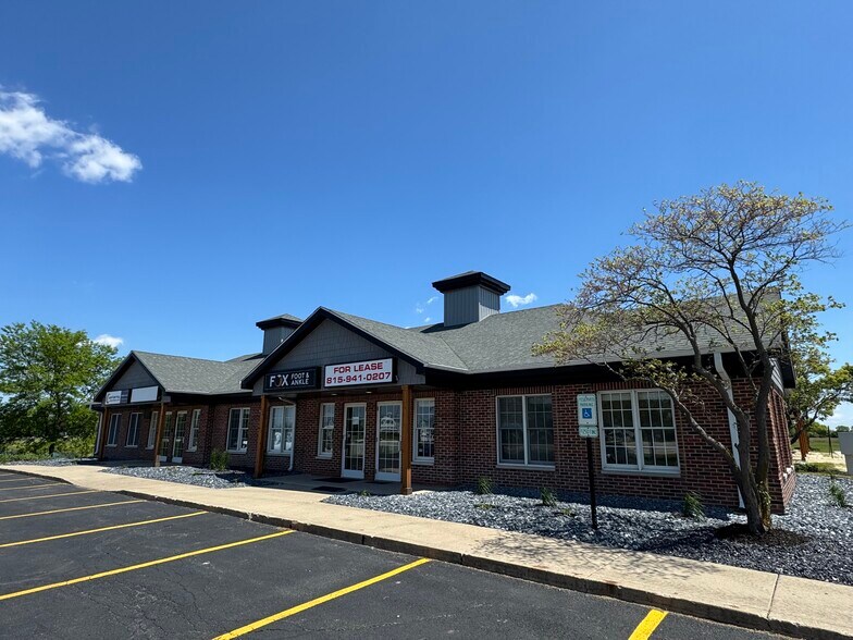 More Photos Of 27754 Blue Grass Dr, Minooka Office For Sale