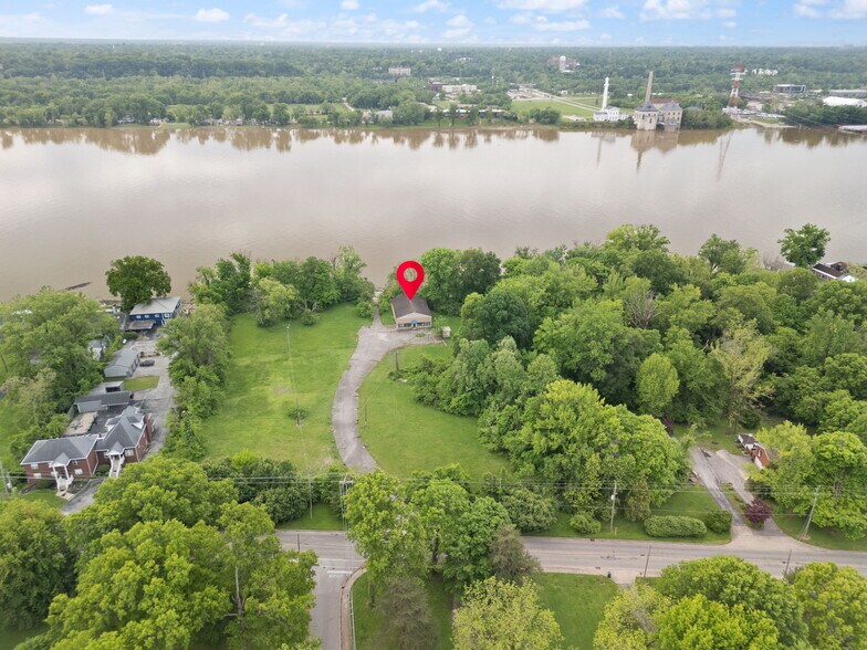 More Photos Of 2000 Utica Pike, Jeffersonville Marina For Sale