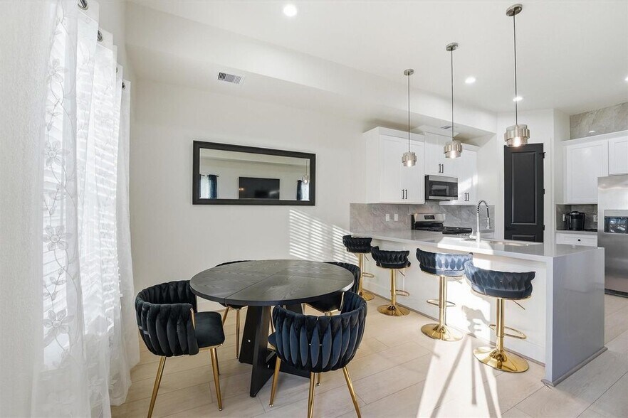 More Photos Of 7908 Brandon St, Houston Multifamily For Sale