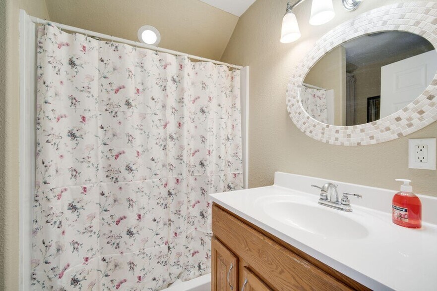 More Photos Of 6317 W Bluemound Rd, Milwaukee Bar For Sale