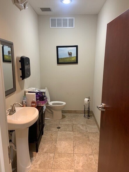 More Photos Of 112 Westhampton Dr, Lexington Manufacturing For Sale