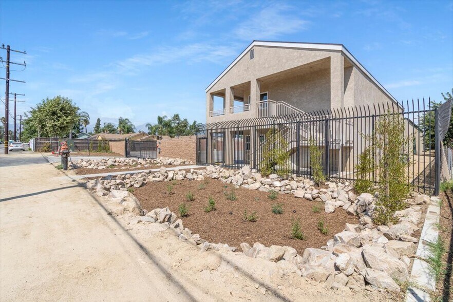 More Photos Of 11185 Roswell Ave, Pomona Warehouse For Lease