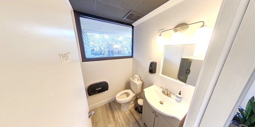 More Photos Of 8837 Goodbys Executive Dr, Jacksonville Medical For Lease