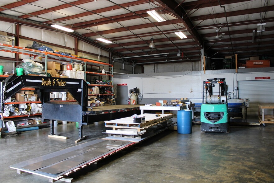 More Photos Of 6550 Guion Rd, Indianapolis Warehouse For Sale