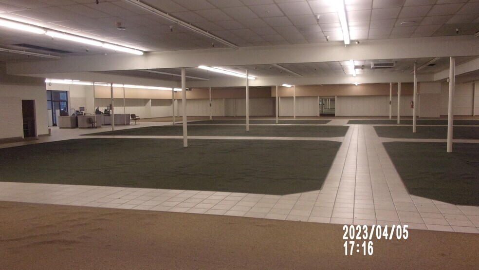 More Photos Of 1656 Martin Luther King Blvd N, Greenville Department Store For Sale