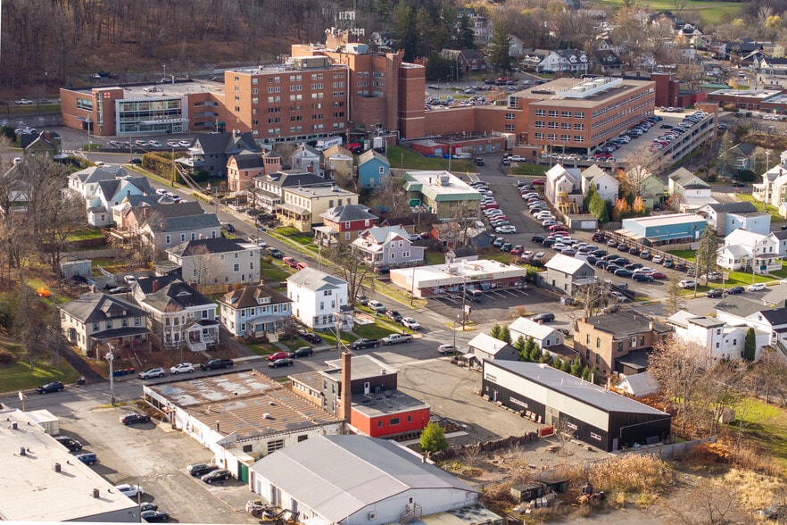 More Photos Of 78-90 Green St, Hudson Flex For Sale