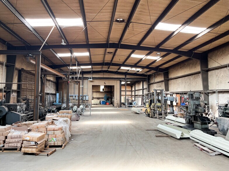 More Photos Of 3509 Globe Ave, Lubbock Warehouse For Lease