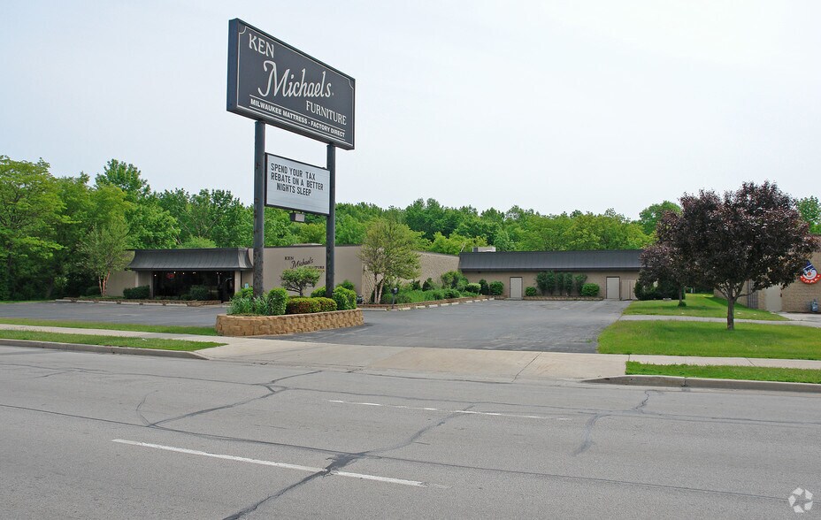 More Photos Of 4140 S 108th St, Greenfield Freestanding For Sale