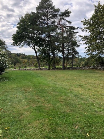More Photos Of 94 Plaine Hill Rd, Woodstock Hotel For Sale