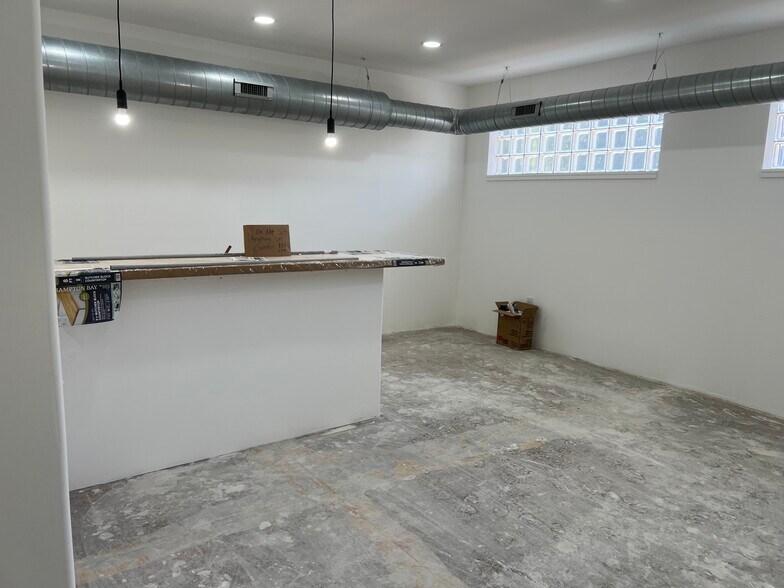More Photos Of 330 E Oak St, Louisville Office For Sale