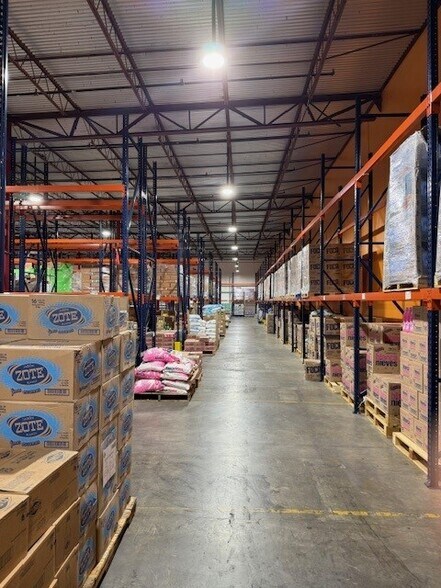 More Photos Of 7400 North Fwy, Houston Freestanding For Lease