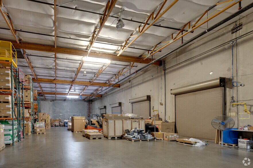 More Photos Of 4501 E McDowell Rd, Phoenix Showroom For Sale