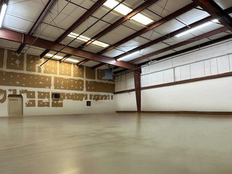More Photos Of 3054 Leeman Ferry Rd SW, Huntsville Unknown For Lease