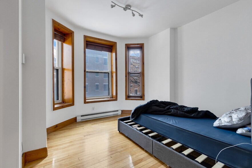 More Photos Of 15-17 Av. de l'Épée, Outremont Multifamily For Sale