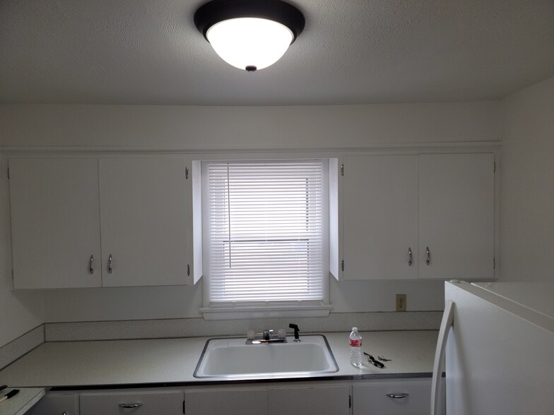 More Photos Of 450 Montana Ave, Lovell Storefront Retail Office For Sale