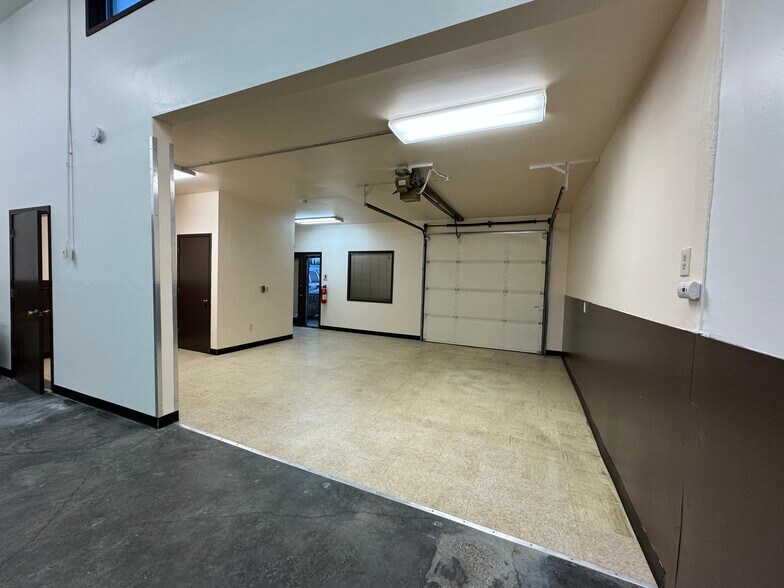 More Photos Of 401 N Willow St, Kenai Light Manufacturing For Lease