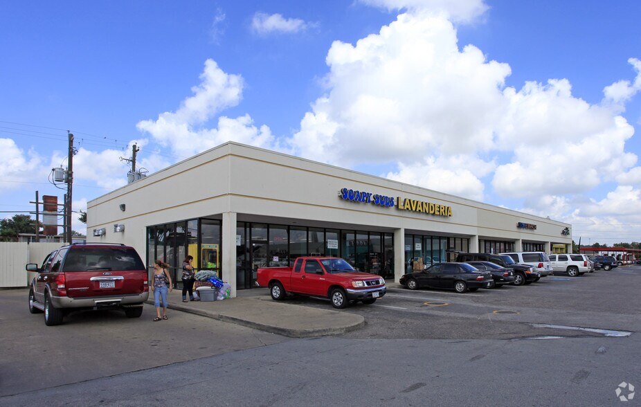 More Photos Of 5900-5990 Renwick Dr, Houston Unknown For Lease
