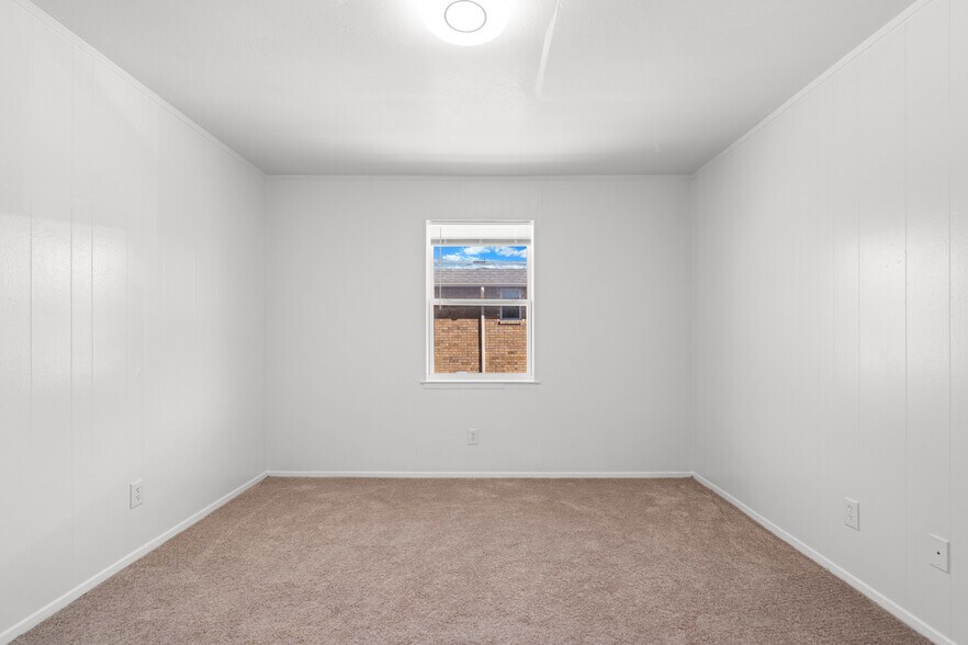 More Photos Of 2404 Louise St, Denton Multifamily For Sale