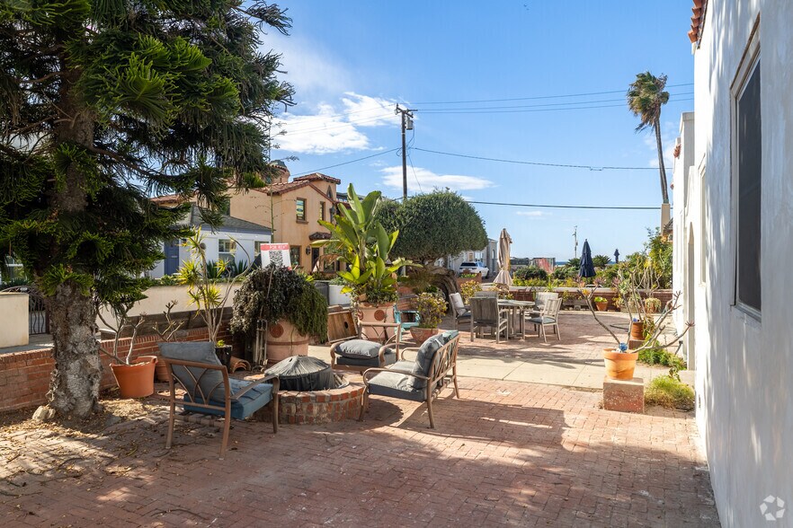 More Photos Of 35 17th St, Hermosa Beach Apartments For Sale