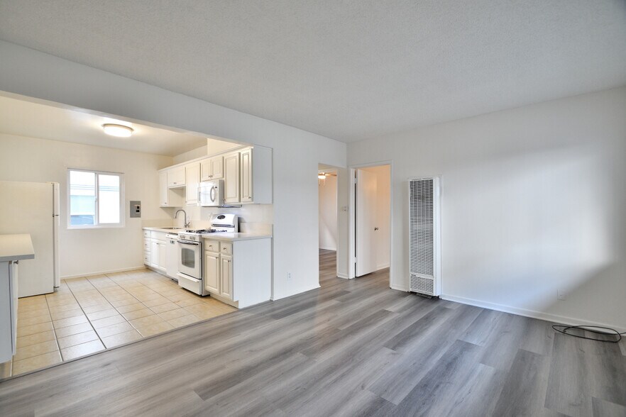 More Photos Of 1818-1820 12th St, Manhattan Beach Apartments For Sale