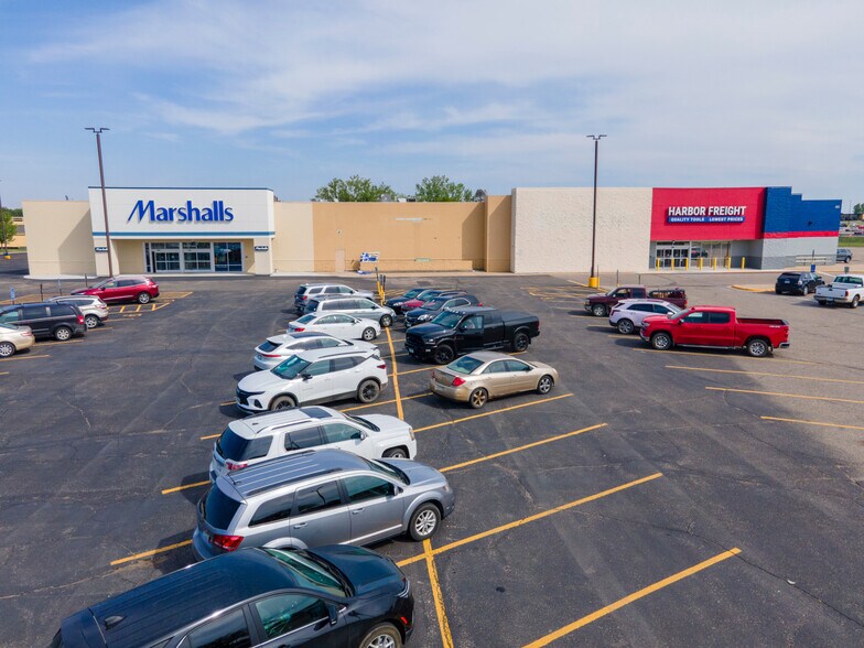 More Photos Of 1200 E Susan Dr, Marshall Freestanding For Lease