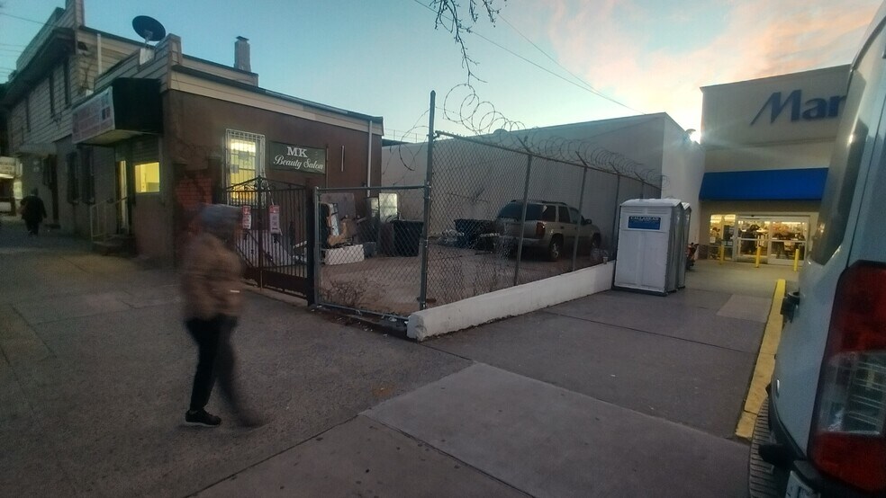 More Photos Of 10354 93rd St, Ozone Park General Retail For Lease