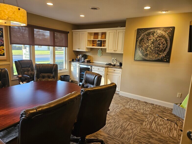 More Photos Of 3685 Quakerbridge Rd, Hamilton Office For Sale