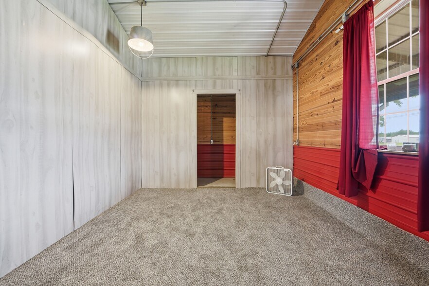 More Photos Of 113 S Wilder St, Chouteau General Retail For Sale