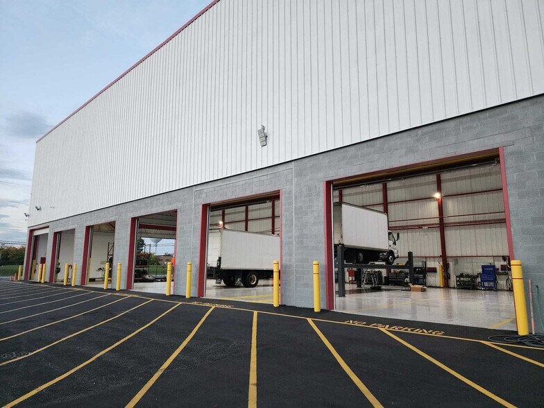 More Photos Of 7840-7860 Lehigh Ave, Morton Grove Truck Terminal For Sale