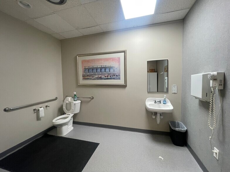 More Photos Of 3107 Beale Ave, Altoona Office For Sale