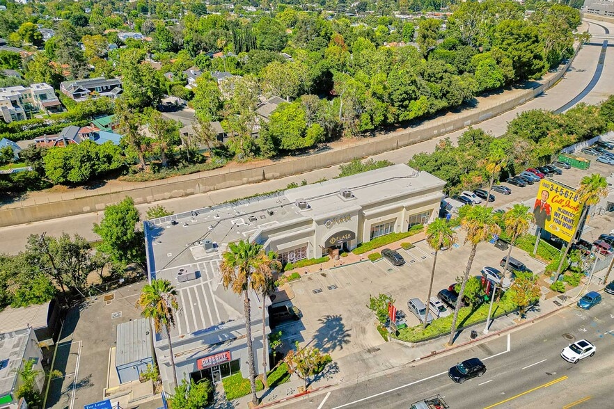 More Photos Of 11555-11561 Ventura Blvd, Studio City Storefront For Lease