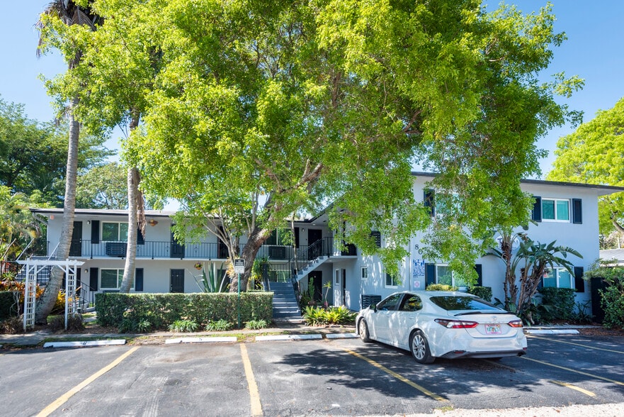 More Photos Of 806 NE 16th Pl, Fort Lauderdale Apartments For Sale