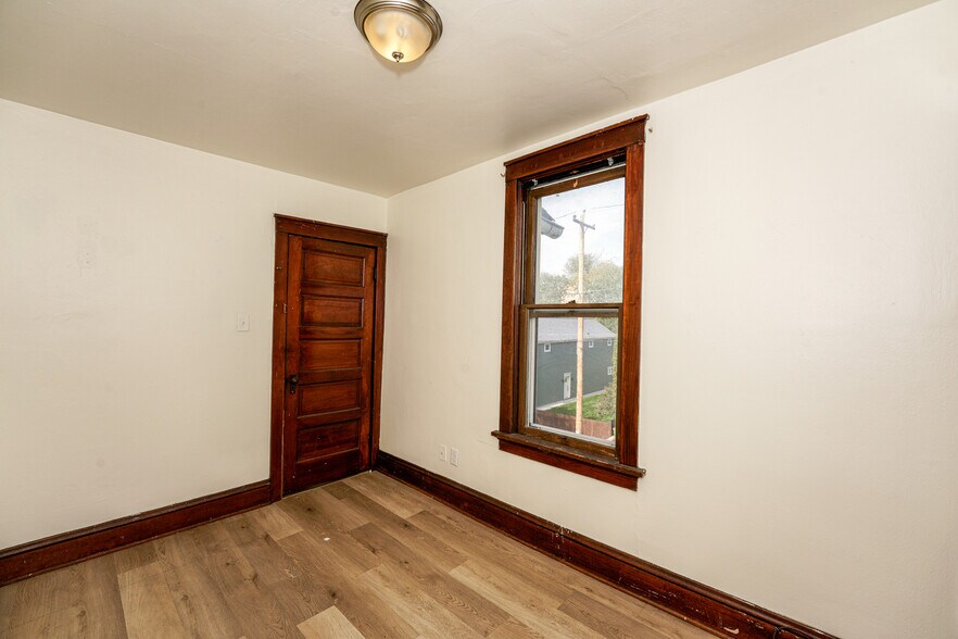 More Photos Of 1825 N Astor St, Milwaukee Apartments For Sale