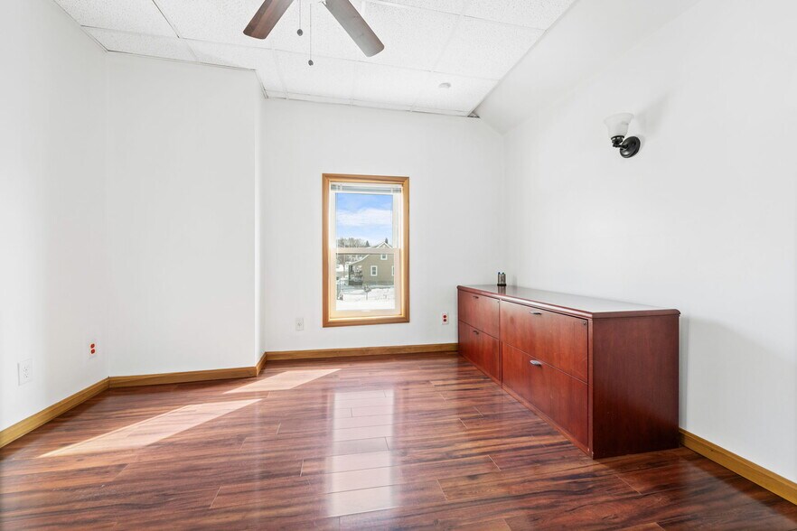 More Photos Of 28916 Euclid Ave, Wickliffe Office For Sale