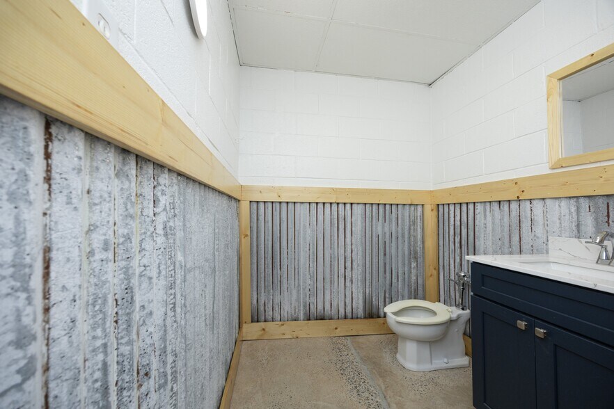 More Photos Of 43 Main W St, Yanceyville Office For Sale