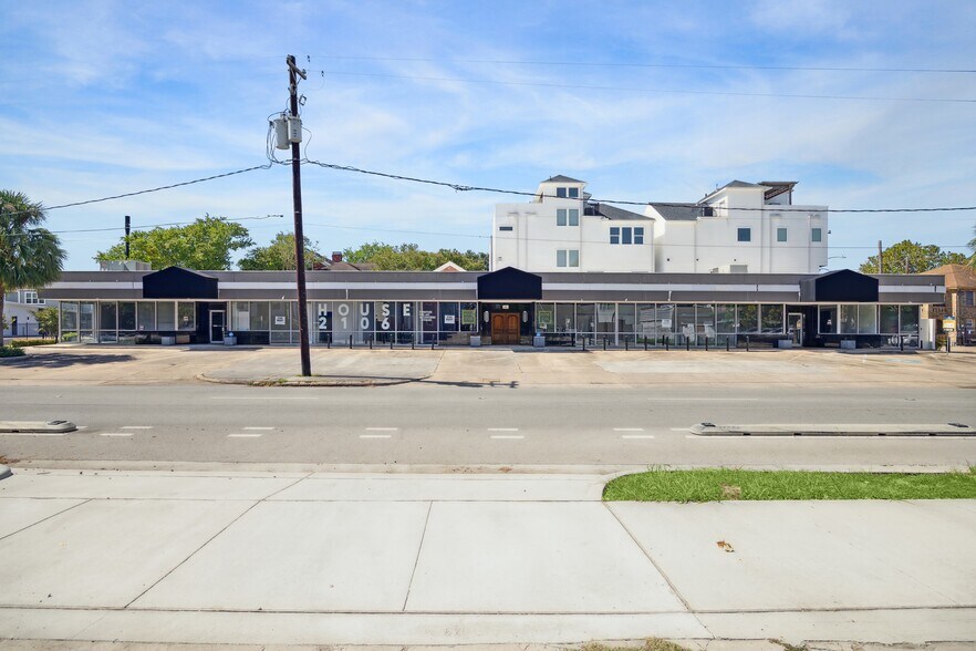 Primary Photo Of 2100 Waugh Dr, Houston Freestanding For Lease