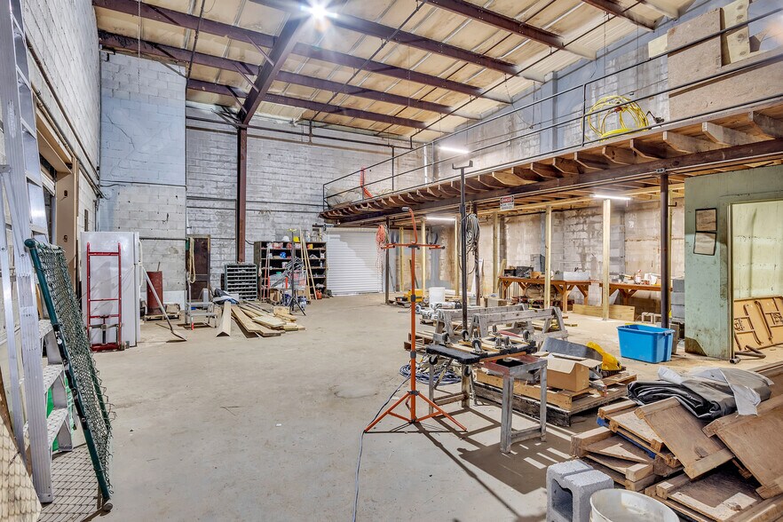 More Photos Of 121 Trotter Industrial Ln, Saluda Warehouse For Lease