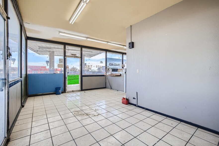 More Photos Of 404 S Circle Dr, Colorado Springs Auto Repair For Sale