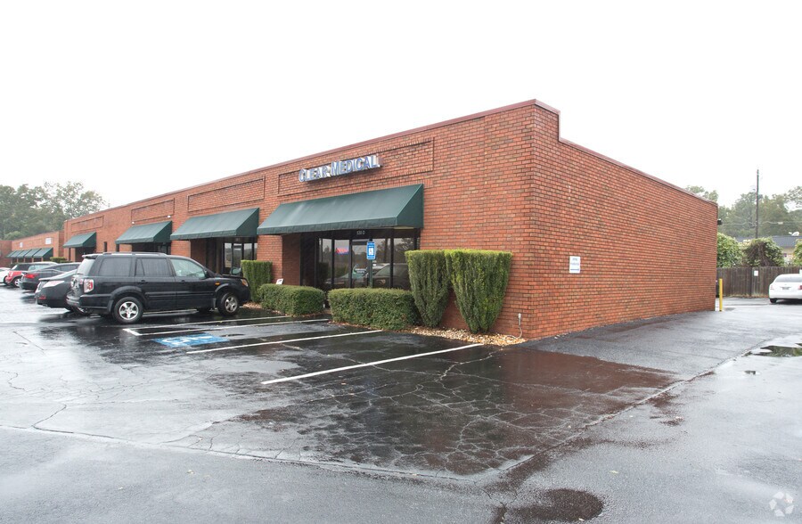 More Photos Of 526 Forest Pky, Forest Park Unknown For Lease