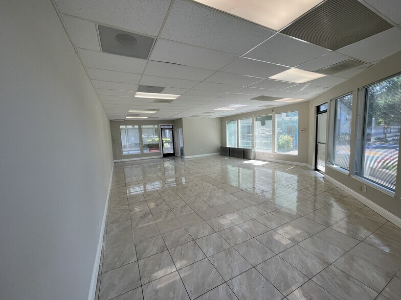 More Photos Of 670 Gregory Ln, Pleasant Hill Storefront For Lease