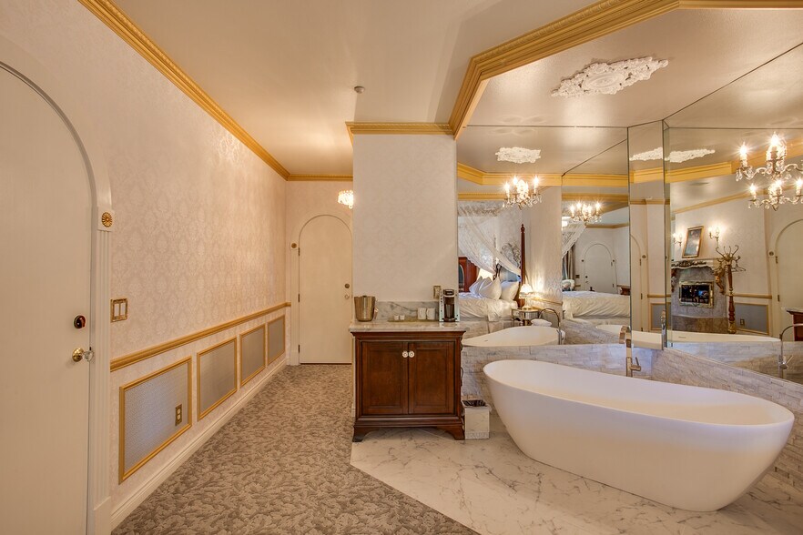 More Photos Of 315 Commercial St, Leavenworth Hotel For Sale