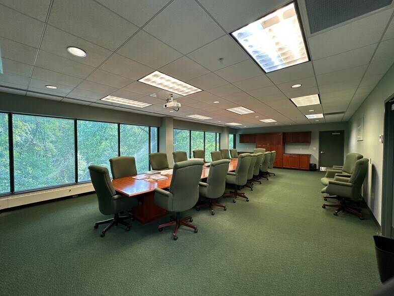 More Photos Of 250 Park West Dr, Pittsburgh Office For Sale
