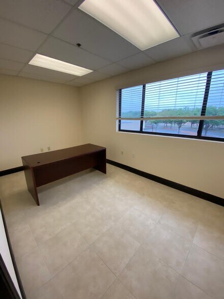 More Photos Of 1490 Sunshadow Dr, Casselberry Loft Creative Space For Lease