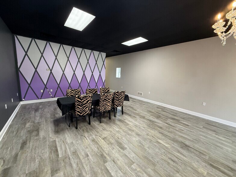 More Photos Of 216 E Grand River Rd, Laingsburg General Retail For Sale